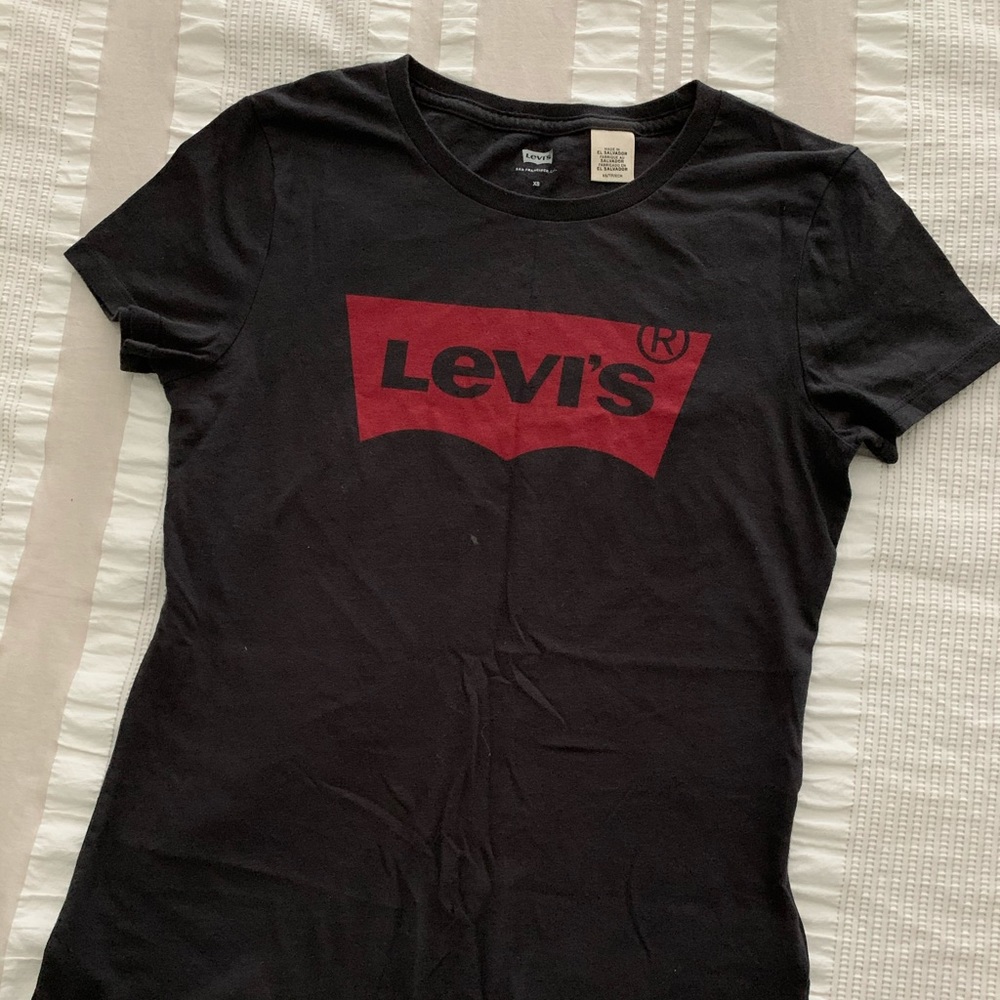 levis graphic tshirt
